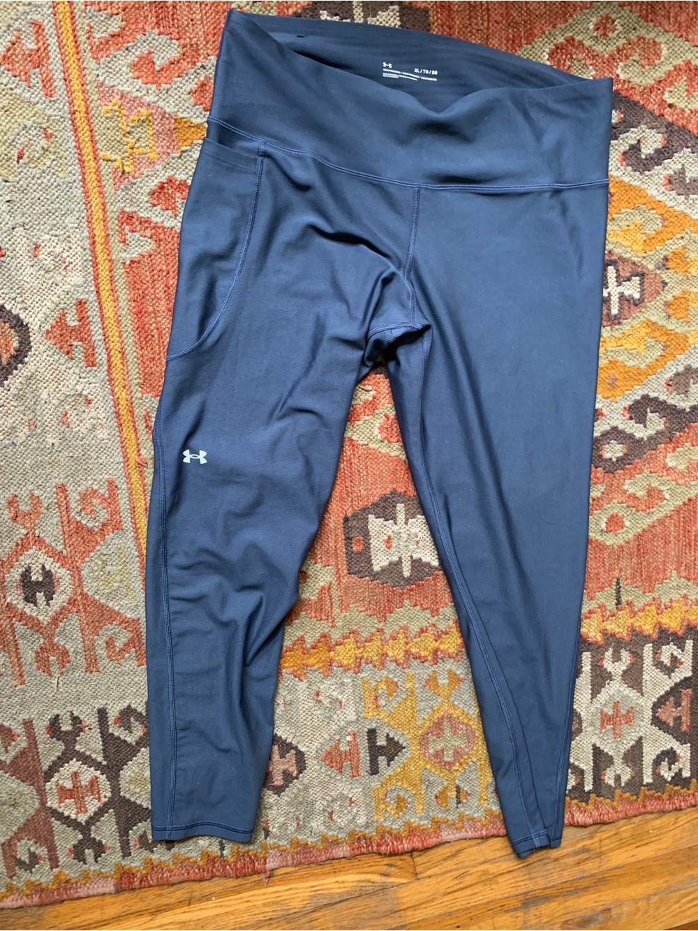 Under Armour Women’s Navy Athletic Leggings with Side Pocket